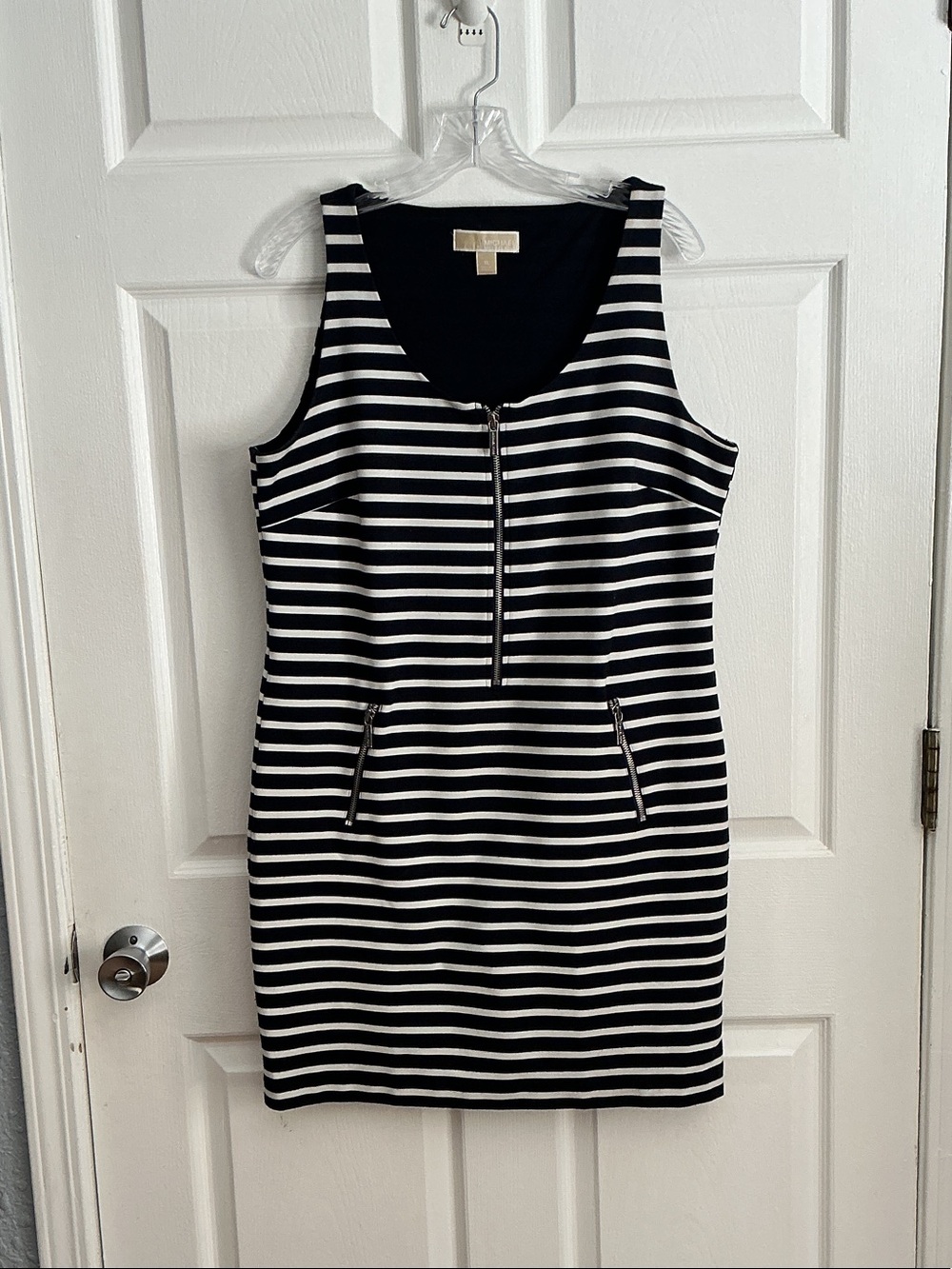 ⭐️⭐️.   Michael Kors ⭐️⭐️.       Black & White Striped Sheath Dress